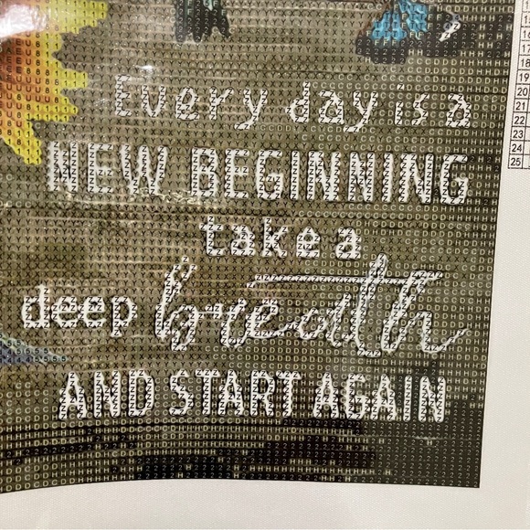 Hoiylds “Diamond” Bead Embroidery Canvas & Beads Kit - Picture 8 of 9